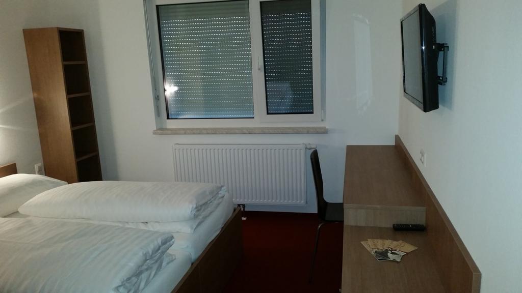 FairSleep Motel Hainburg Hainburg an der Donau Buitenkant foto