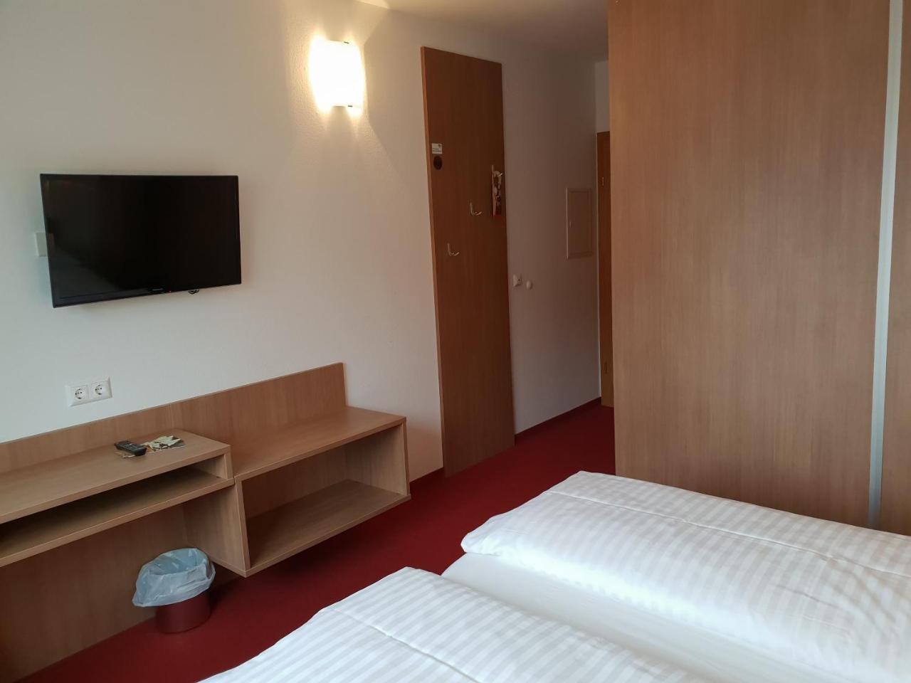 FairSleep Motel Hainburg Hainburg an der Donau Buitenkant foto